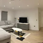 Stay In Style In The Heart Of The Cathedral City- Truro