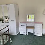 Trehaverne Guest Apartment, With Hot Tub, Centrally Located