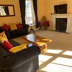 Trehaverne Guest Apartment, With Hot Tub, Centrally Located