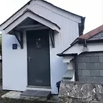 Beautiful 1-Bed Riversi Cottage Located In Malpas
