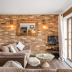 Rose Cottage At Bumbledown