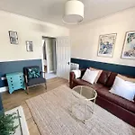 3-Bed Luxe Truro Townhouse Gem. Escape In Style!