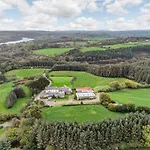 Tregoninny Vineyard And Woodland Farmhouse