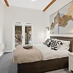 Tincroft Cottage - High End, Luxury Living Near The Beach