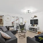 Tincroft Cottage - High End, Luxury Living Near The Beach