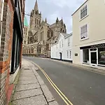 8, St Marys , Private Double Ensuite Room