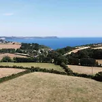 The Lodge At Camels: Idyllic Lodge On The Roseland
