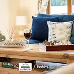 Last-Minute Secure L Don\'T Wait ! Book Today For 13 Gorgeous 5 Bed Truro Retreat By Hedgerow