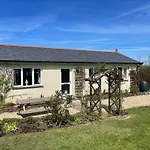 Honeycomb Cottage - A Quiet, Charming, Cosy Retreat In The Countryside Only 2 Miles From One Of Cornwall\'S Best Beaches