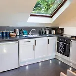1 Bedroom Studio With Free Parking