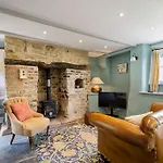 Manor Cottage At Cusgarne Manor Adults Only