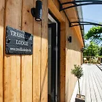 Tresillian Lodge Waterfront, Forest, Hot Tub,Sauna