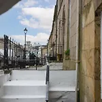 City Centre 1 Bed Georgian Flat With Courtyard