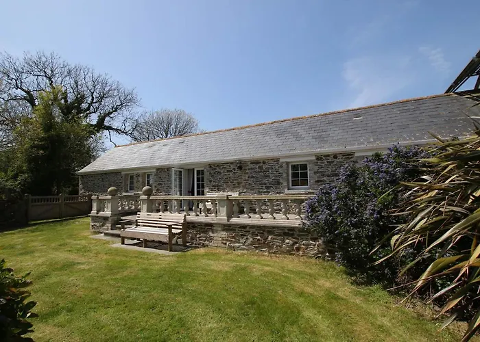 Chy Un Lur Rural Cottage