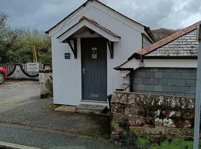 Beautiful 1-Bed Riversi Cottage Located In Malpas