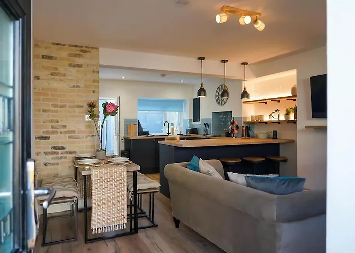 Luxury Holiday Home In Central Truro