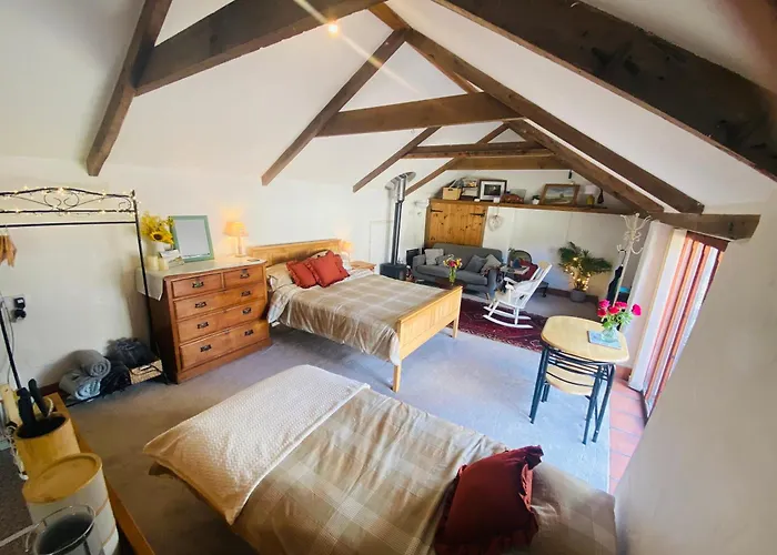 Cozy, Open Plan Barn With Log Burner