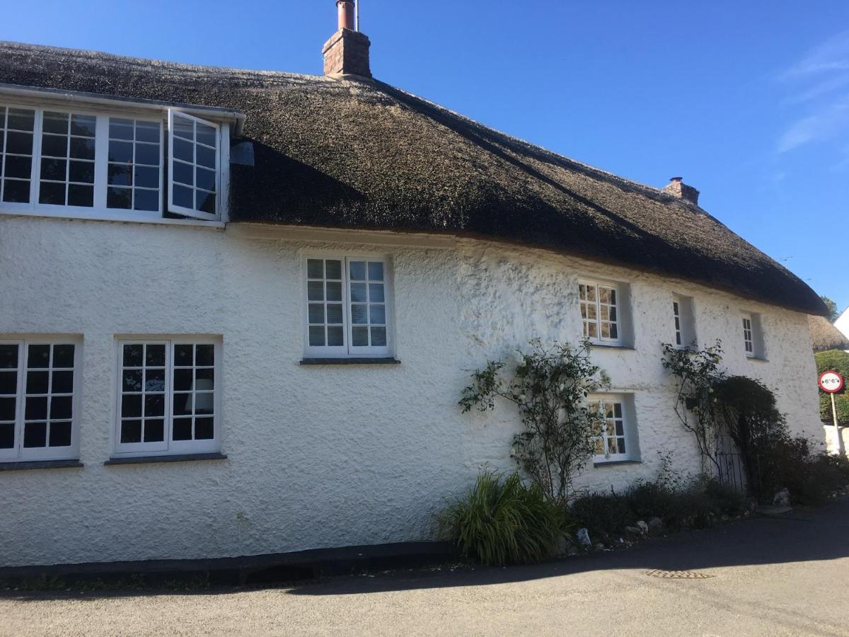 Holiday home The Thatched *