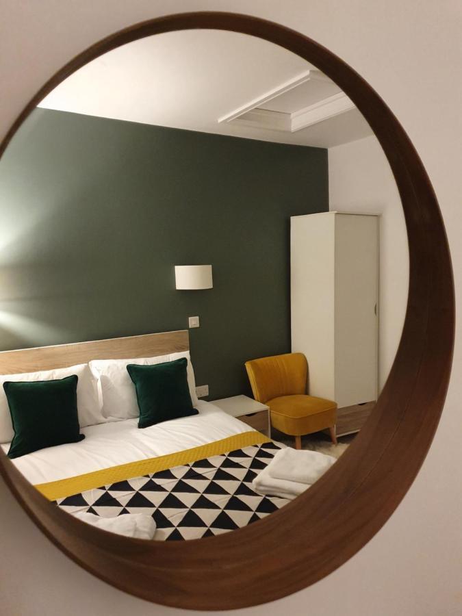 The Taylor - Stunning 2-ensuite Beds, Cathedral View Roof Garden Apartment Truro