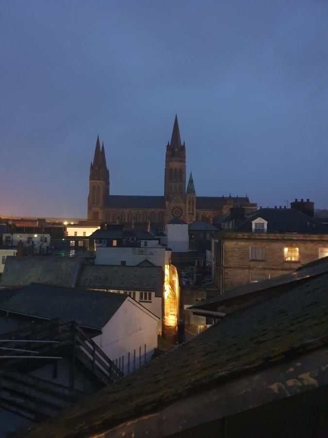 The Taylor - Stunning 2-ensuite Beds, Cathedral View Roof Garden * Truro