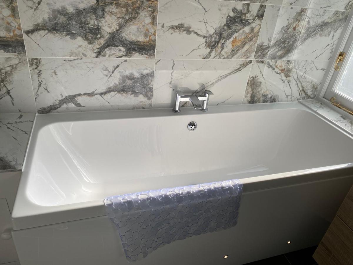 Trehaverne Guest Apartment, With Hot Tub, Centrally Located Truro