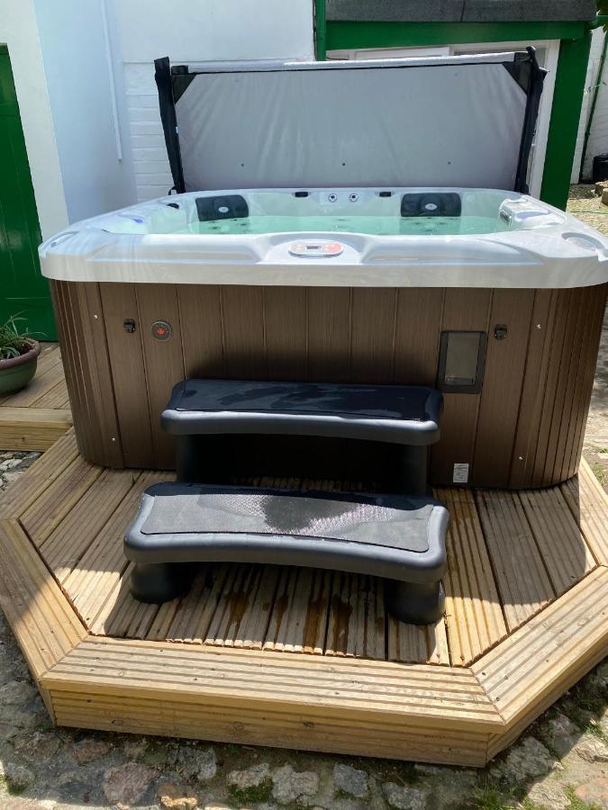 Trehaverne Guest Apartment, With Hot Tub, Centrally Located Truro