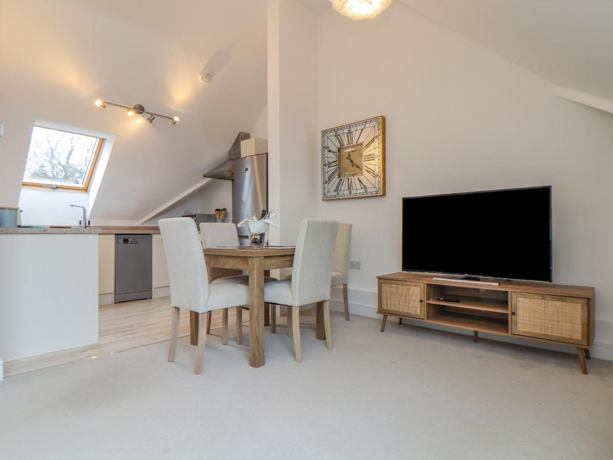 Apartment Upper Deck *