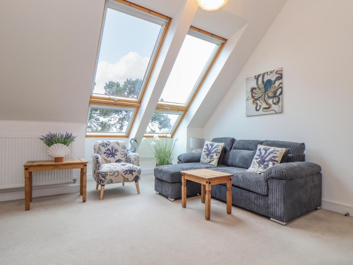 Upper Deck Apartment Truro
