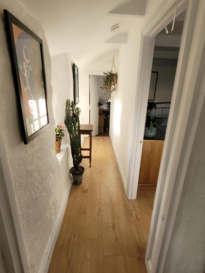 Idyllic Cornish Cottage, Superking Bed, Private Garden Dogs Welcome * Truro