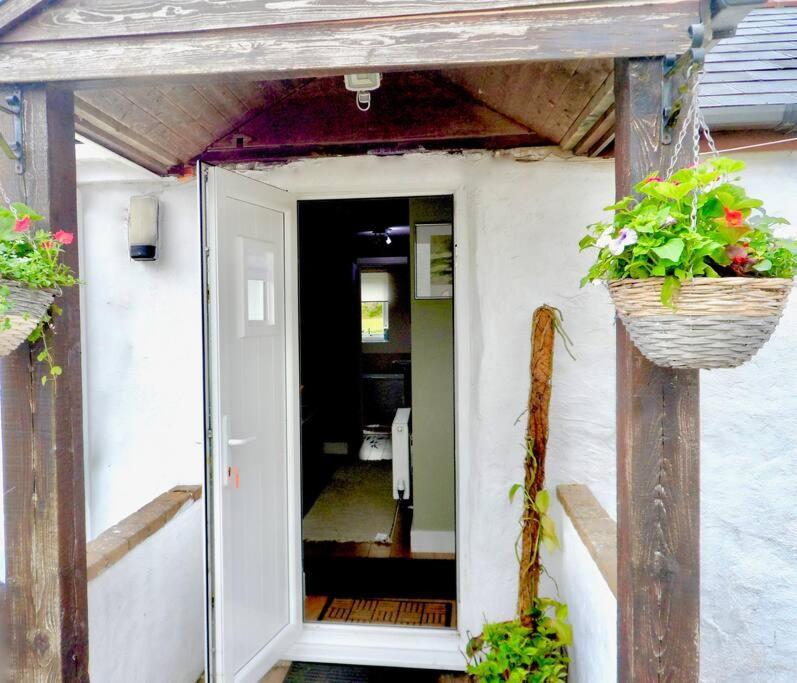 Stunning Annexe 1 Luxury Bedroom, Eating Area & Bathroom Only! Apartment Truro