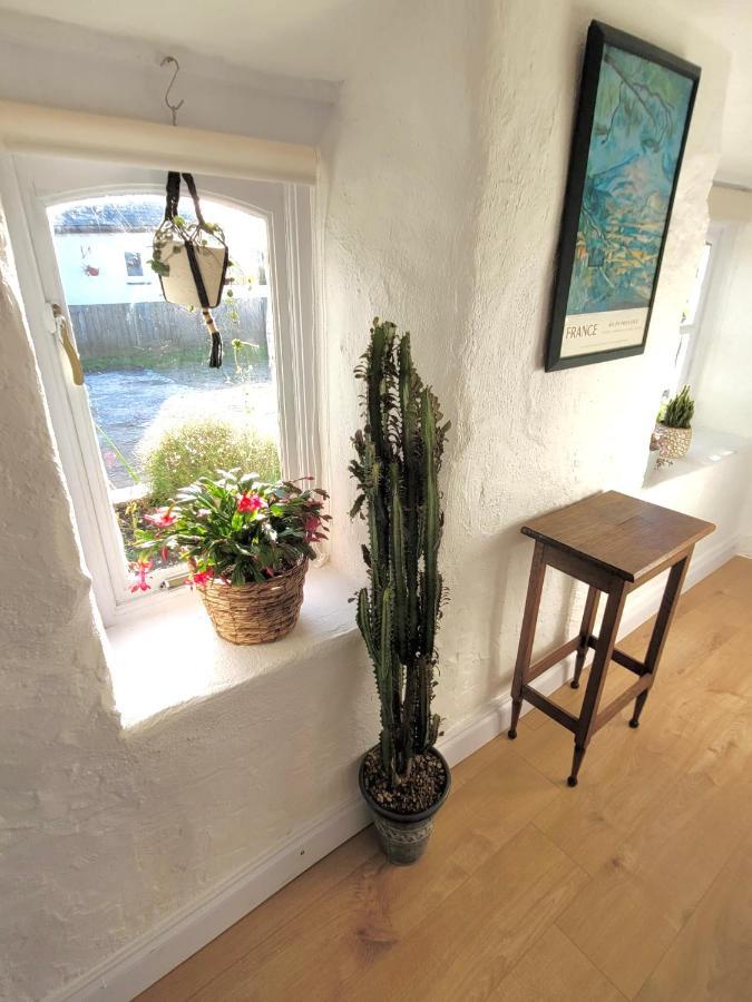 Idyllic Cornish Cottage, Superking Bed, Private Garden Dogs Welcome * Truro