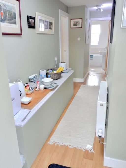 Stunning Annexe 1 Luxury Bedroom, Eating Area & Bathroom Only! Apartment