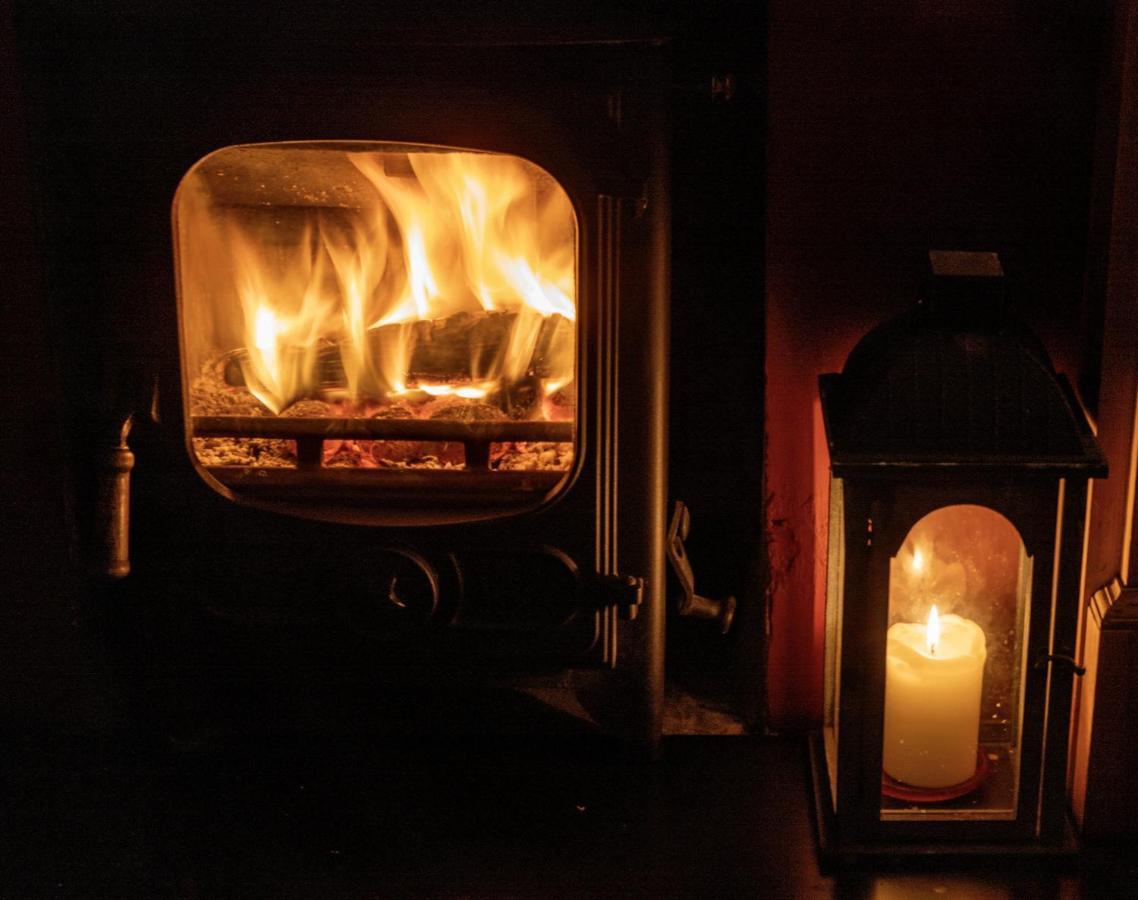 Romantic Log-burner Cornish Private Garden Dogs Welcome Holiday home *