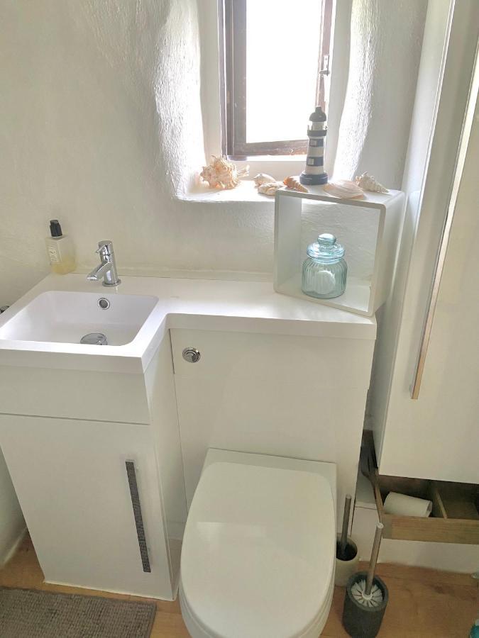 Idyllic Cornish Cottage, Superking Bed, Private Garden Dogs Welcome *
