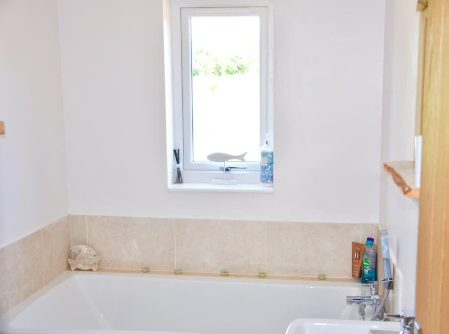 Stunning Annexe 1 Luxury Bedroom, Eating Area & Bathroom Only! Truro
