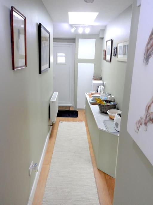 Stunning Annexe 1 Luxury Bedroom, Eating Area & Bathroom Only! Apartment *