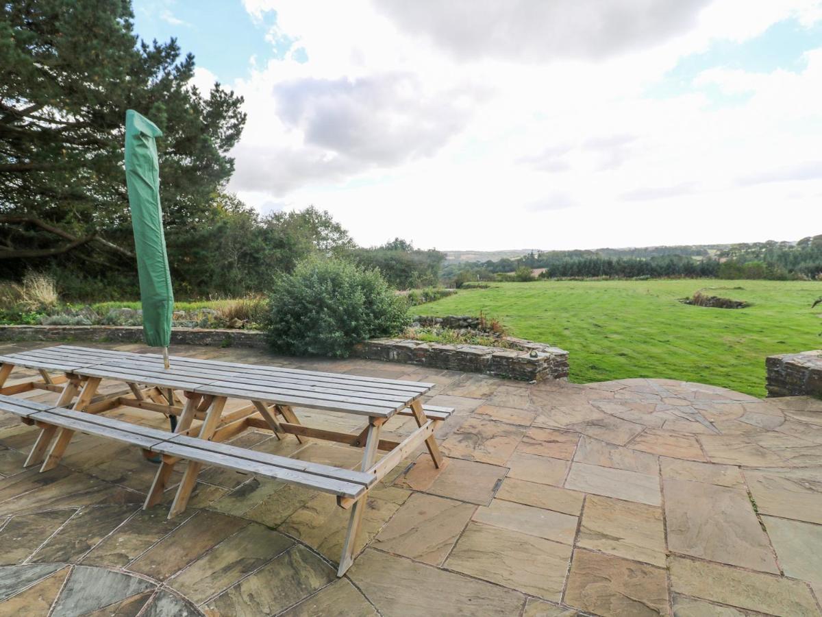 Tregoninny Vineyard And Woodland Holiday home