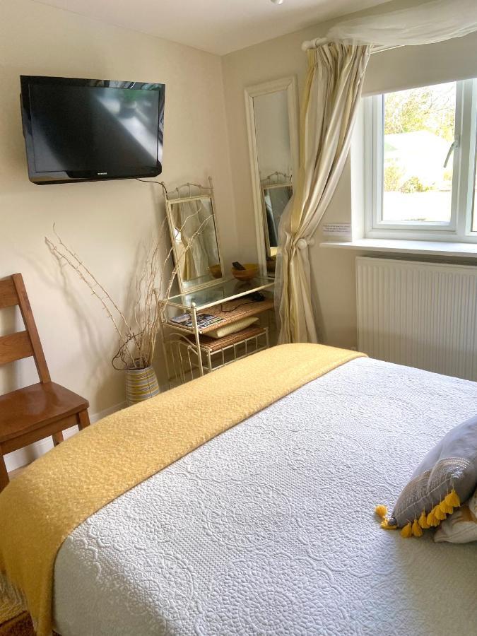 Stunning Annexe 1 Luxury Bedroom, Eating Area & Bathroom Only! Truro