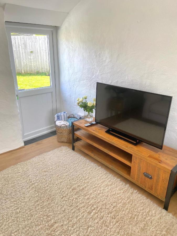 Idyllic Cornish Cottage, Superking Bed, Private Garden Dogs Welcome Truro