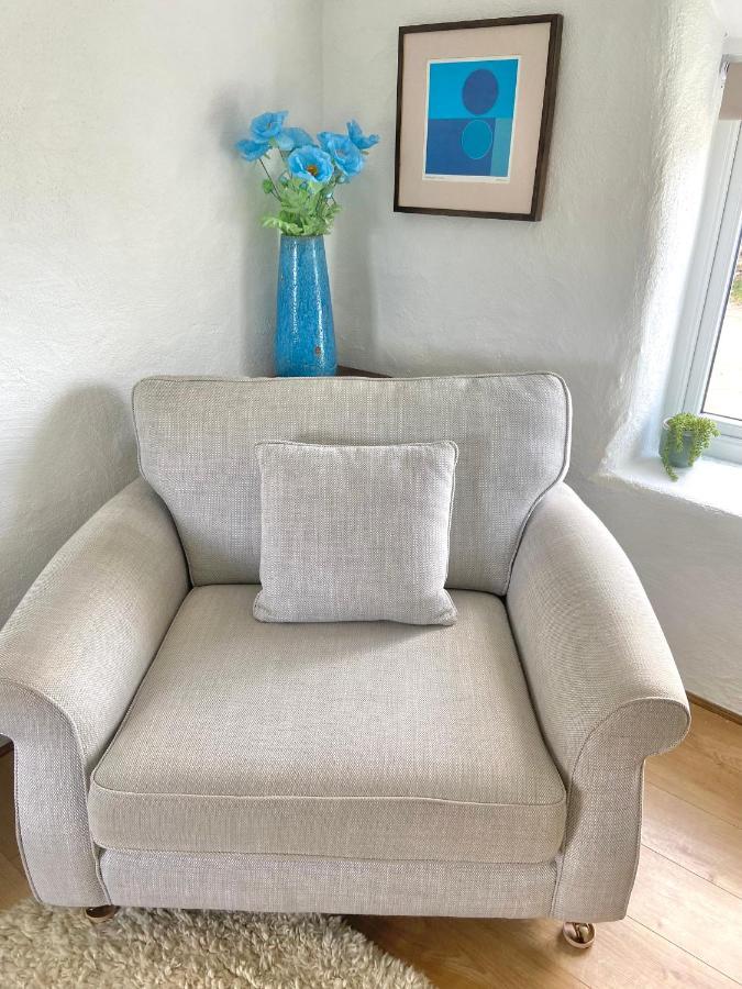 Idyllic Cornish Cottage, Superking Bed, Private Garden Dogs Welcome Truro