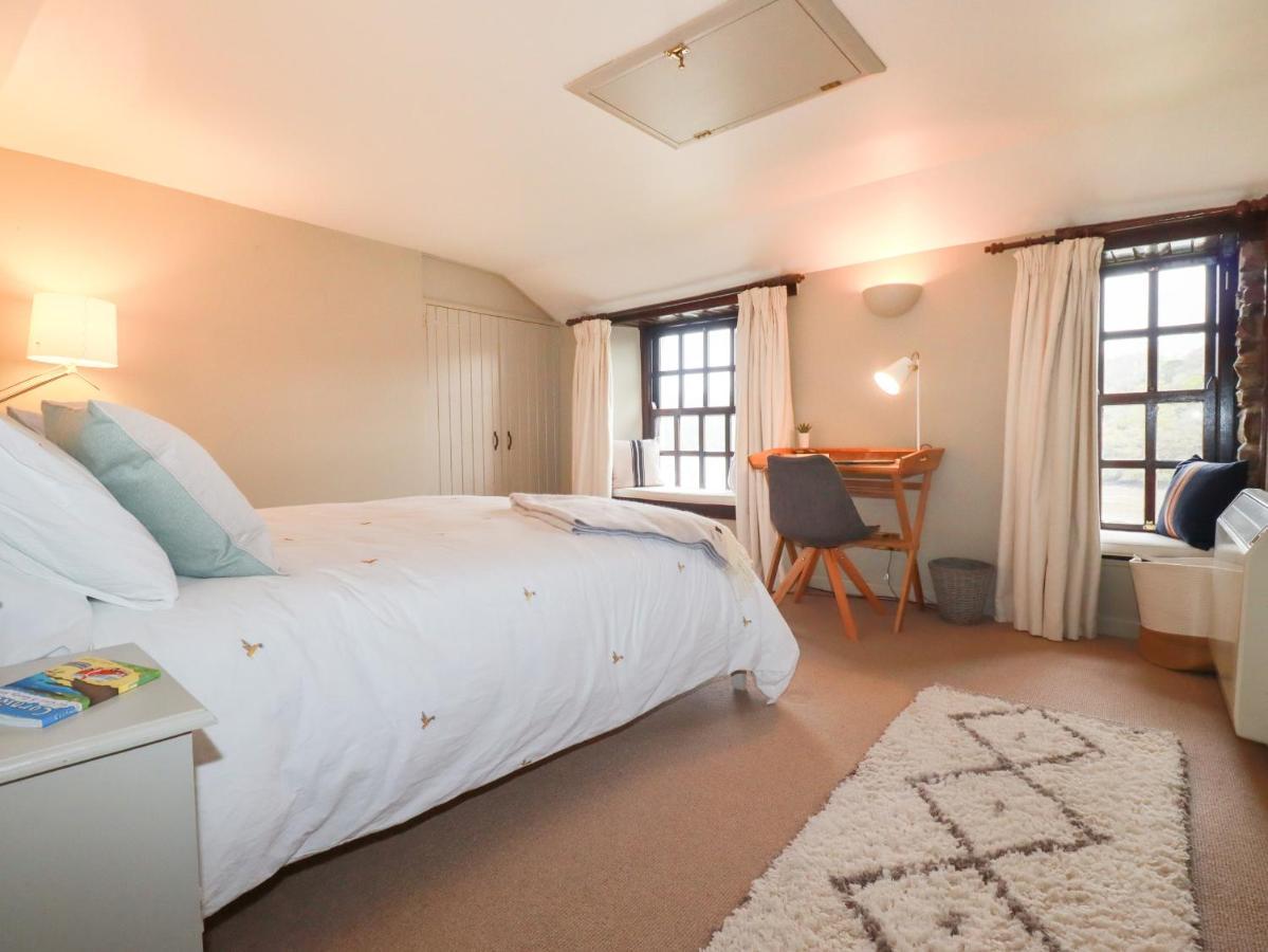 4 Trenhaile Terrace Holiday home *