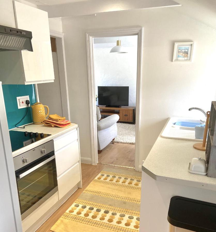 Idyllic Cornish Cottage, Superking Bed, Private Garden Dogs Welcome Holiday home
