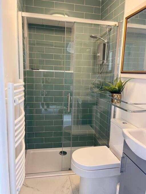 3-bed Luxe Townhouse Gem. Escape In Style! Truro