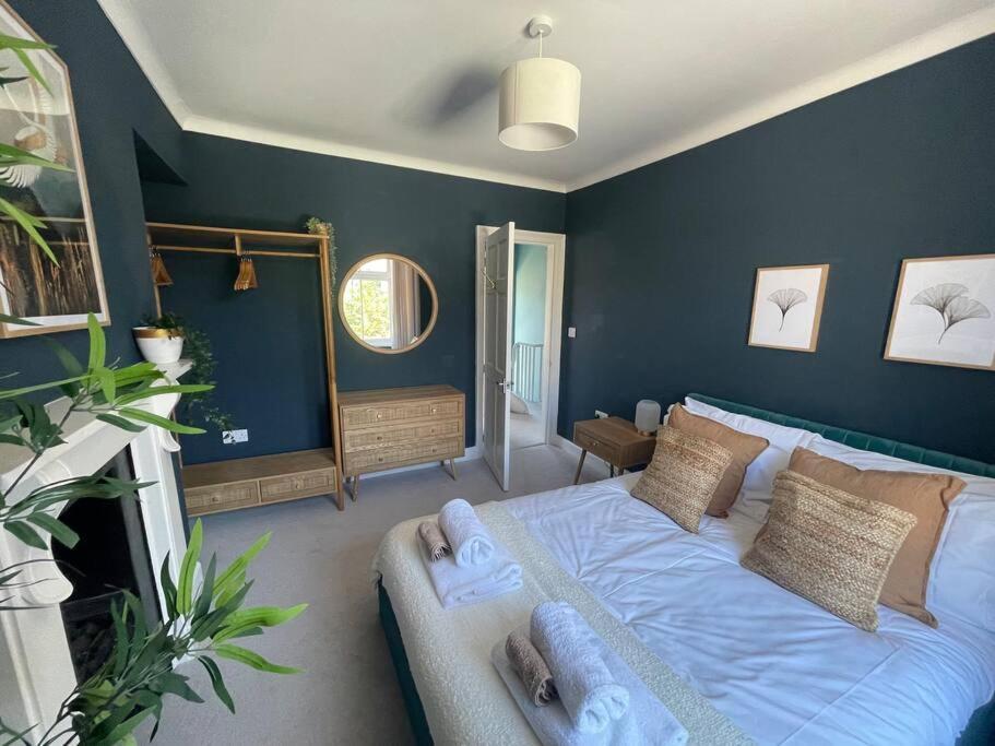 3-bed Luxe Townhouse Gem. Escape In Style! Apartment *