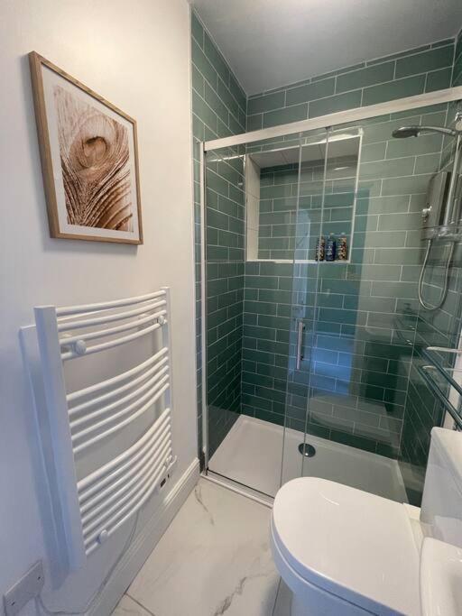 3-bed Luxe Townhouse Gem. Escape In Style! Apartment