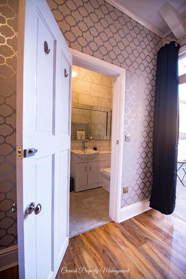 River Street Apartment *