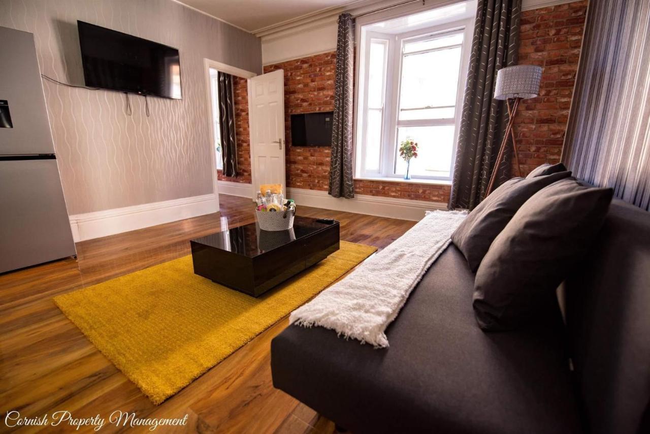 River Street Apartment *