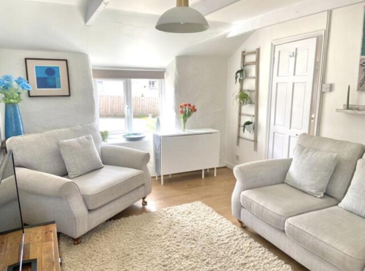 Idyllic Cornish Cottage, Superking Bed, Private Garden Dogs Welcome Truro