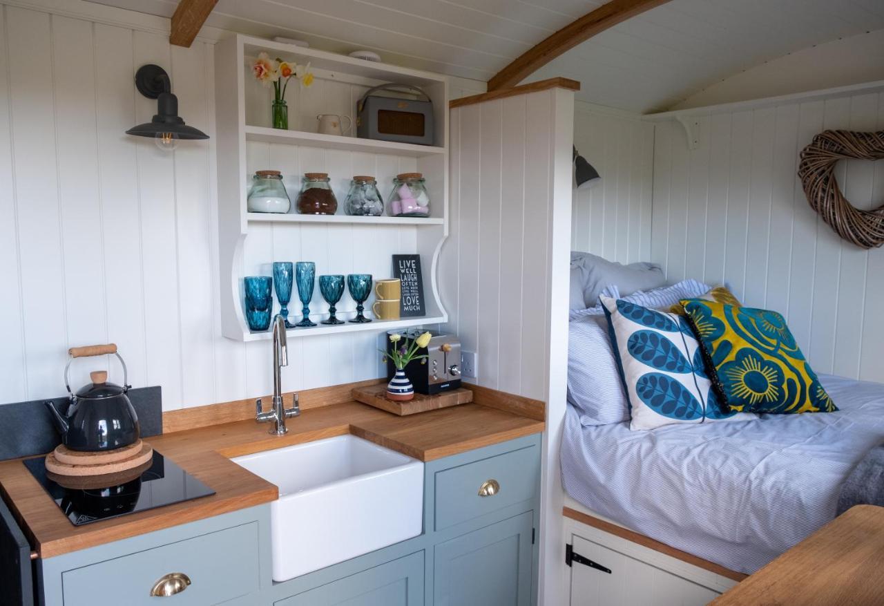 Luxury Shepherd's Hut On Flower Farm With Outdoor Bath In Mid Cornwall Truro
