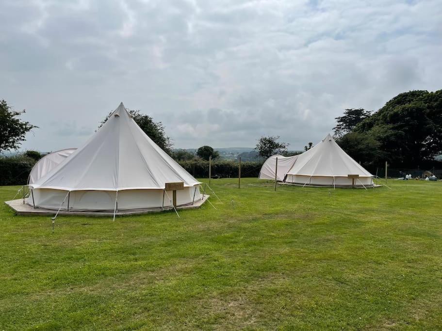 Cox Hill Glamping Badger Luxury tent